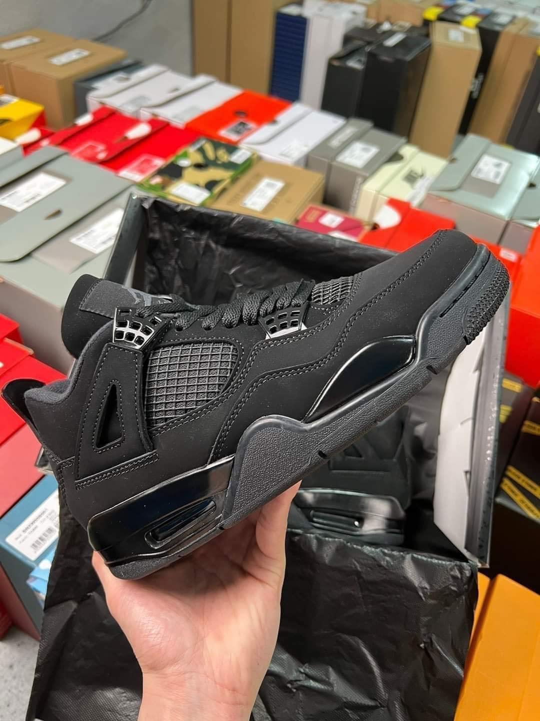 Authentic Jordan sneakers - Quick Liquidation