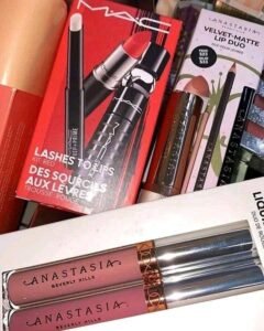 High-End Makeup Pallet - Quick Liquidation